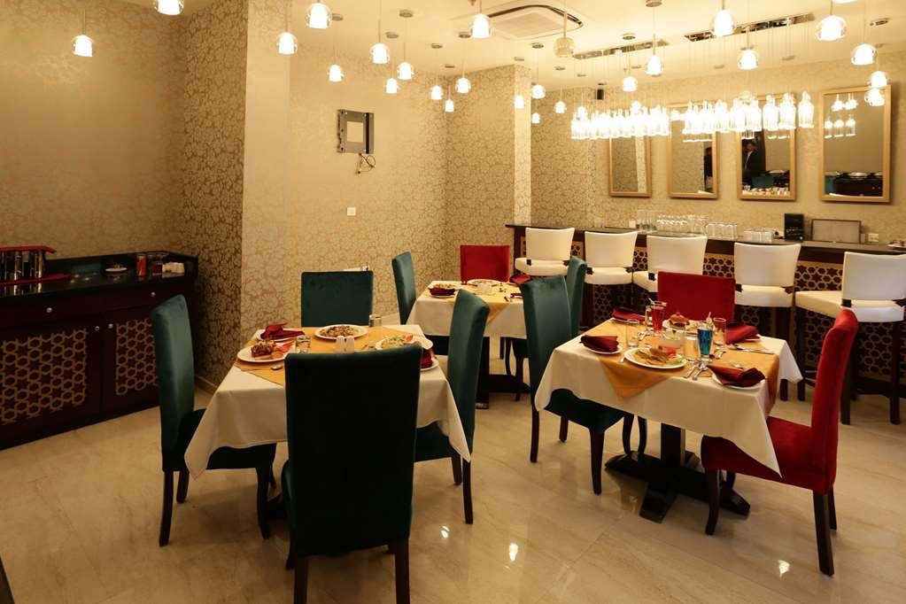 Comfort Inn Sapphire - A Inde Hotel Jaipur Restaurante foto